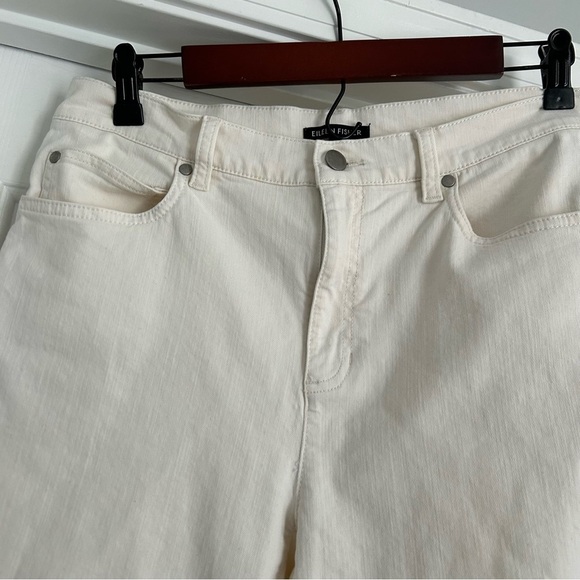 Eileen Fisher White Straight Leg Cropped Jeans with Raw Fray Hem - Picture 4 of 11